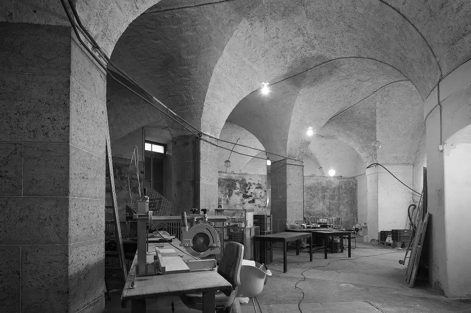 B04 Foto Innen altes Gewölbe