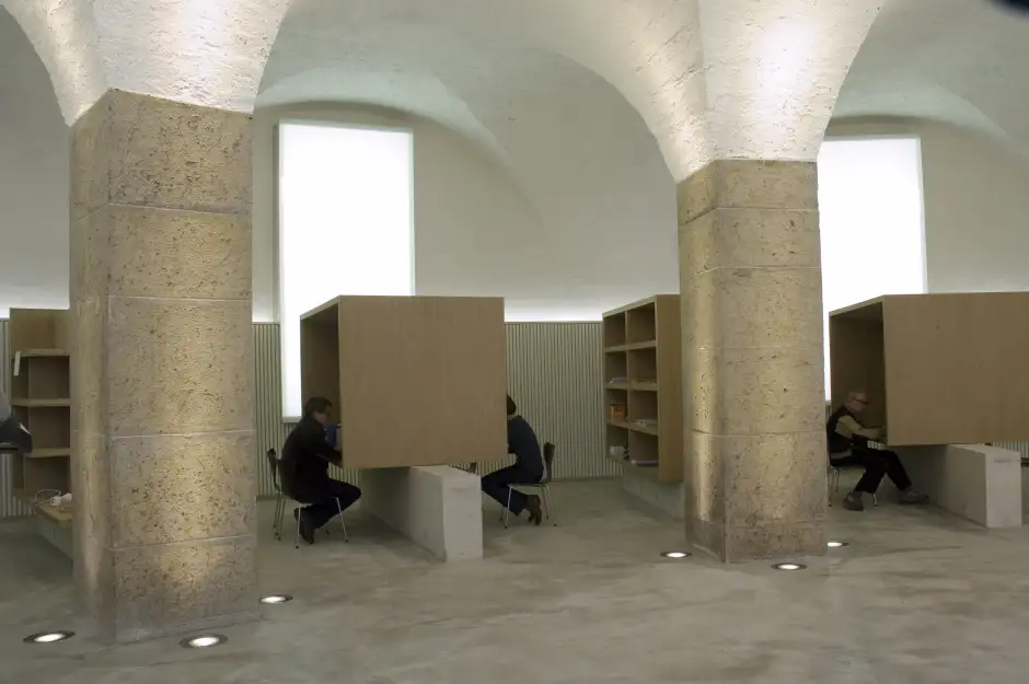 B04 Foto Innen Arbeitsplätze 02