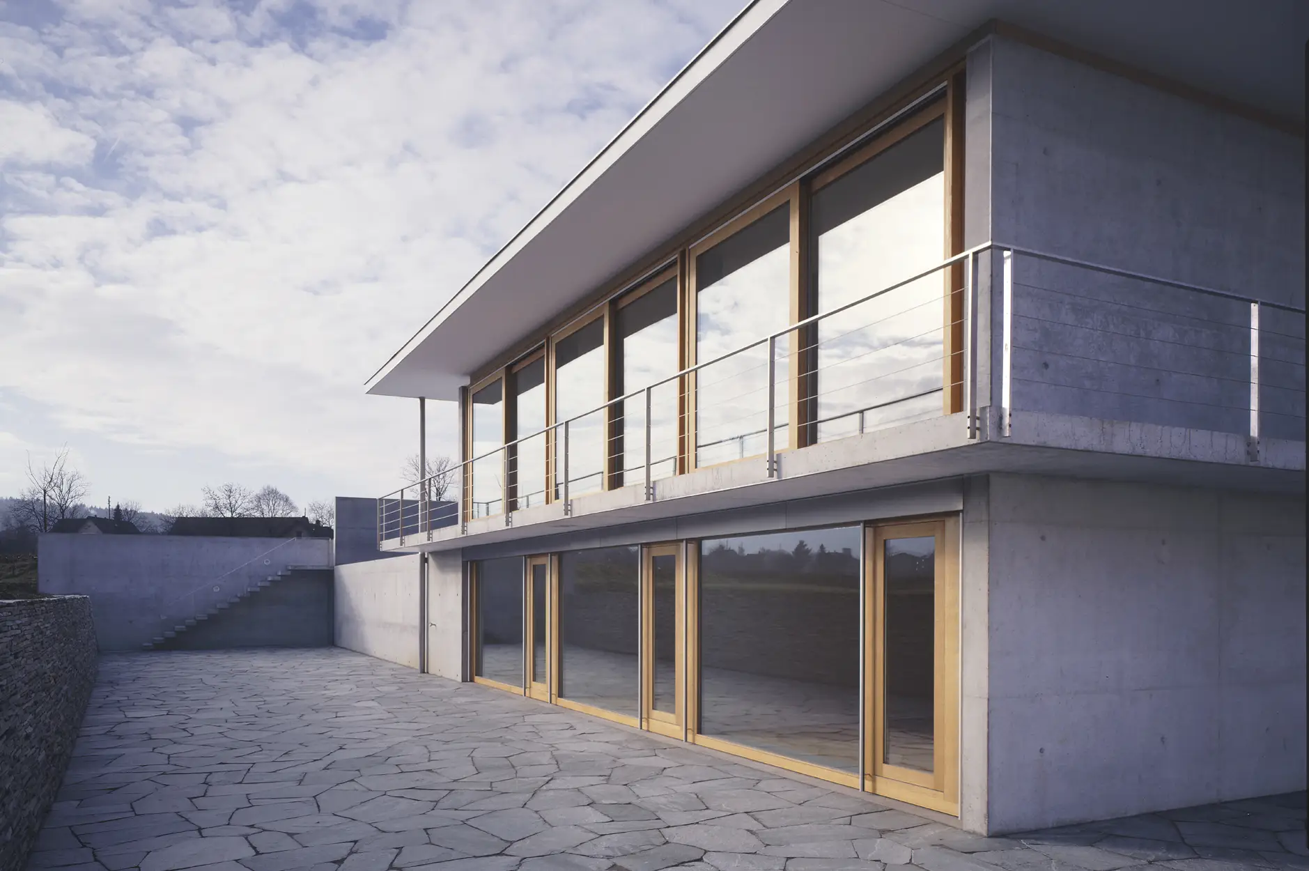 B16 Foto Aussen Gartenfassade Balkon 02