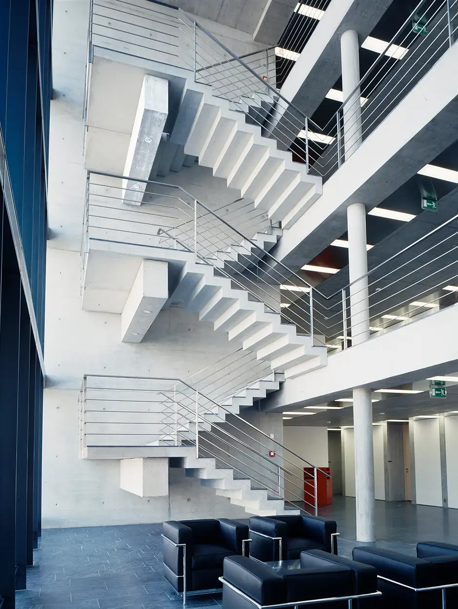 B34 Foto Innen Treppenhaus