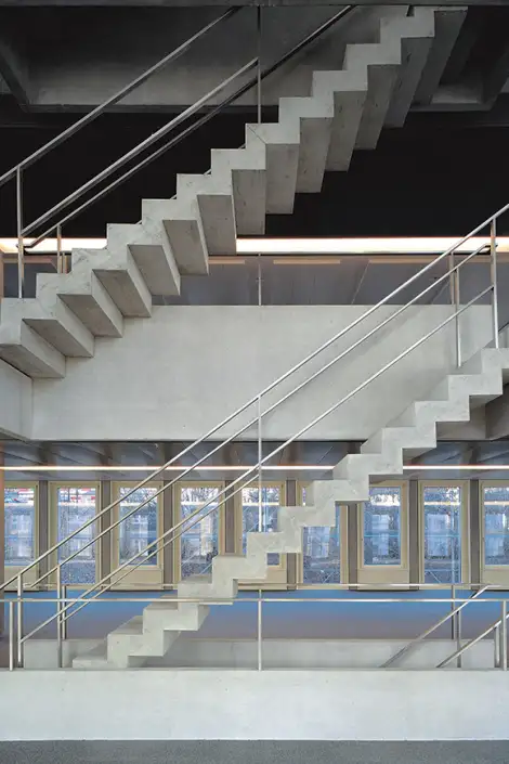 B88 Foto Innen Treppe