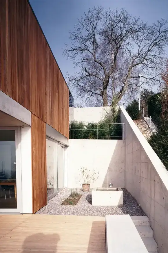 B95 Foto Aussen Ostfassade Terrasse 02