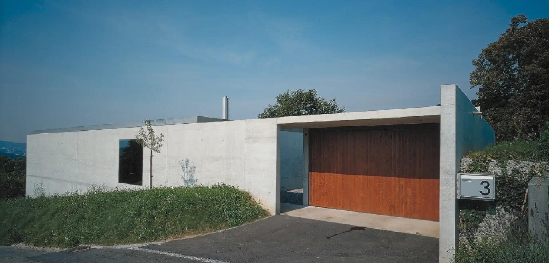B97 Foto Aussen Ostfassade Eingang Header