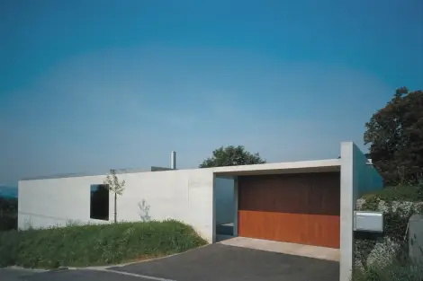 B97 Foto Aussen Ostfassade Eingang