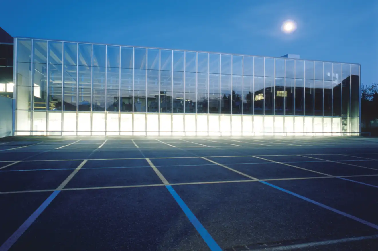 C03 Foto Aussen Parkplatz