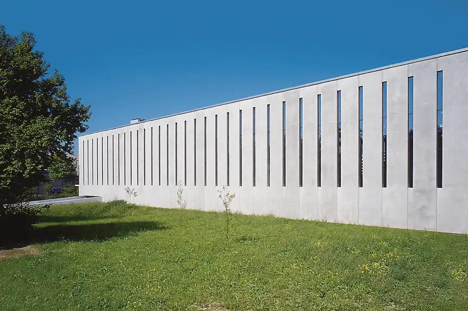 C03 Foto Aussen Wiese