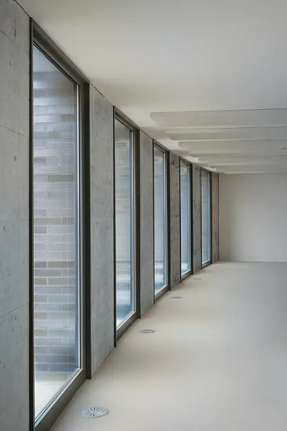 C12 Foto Innen Korridor Fenster