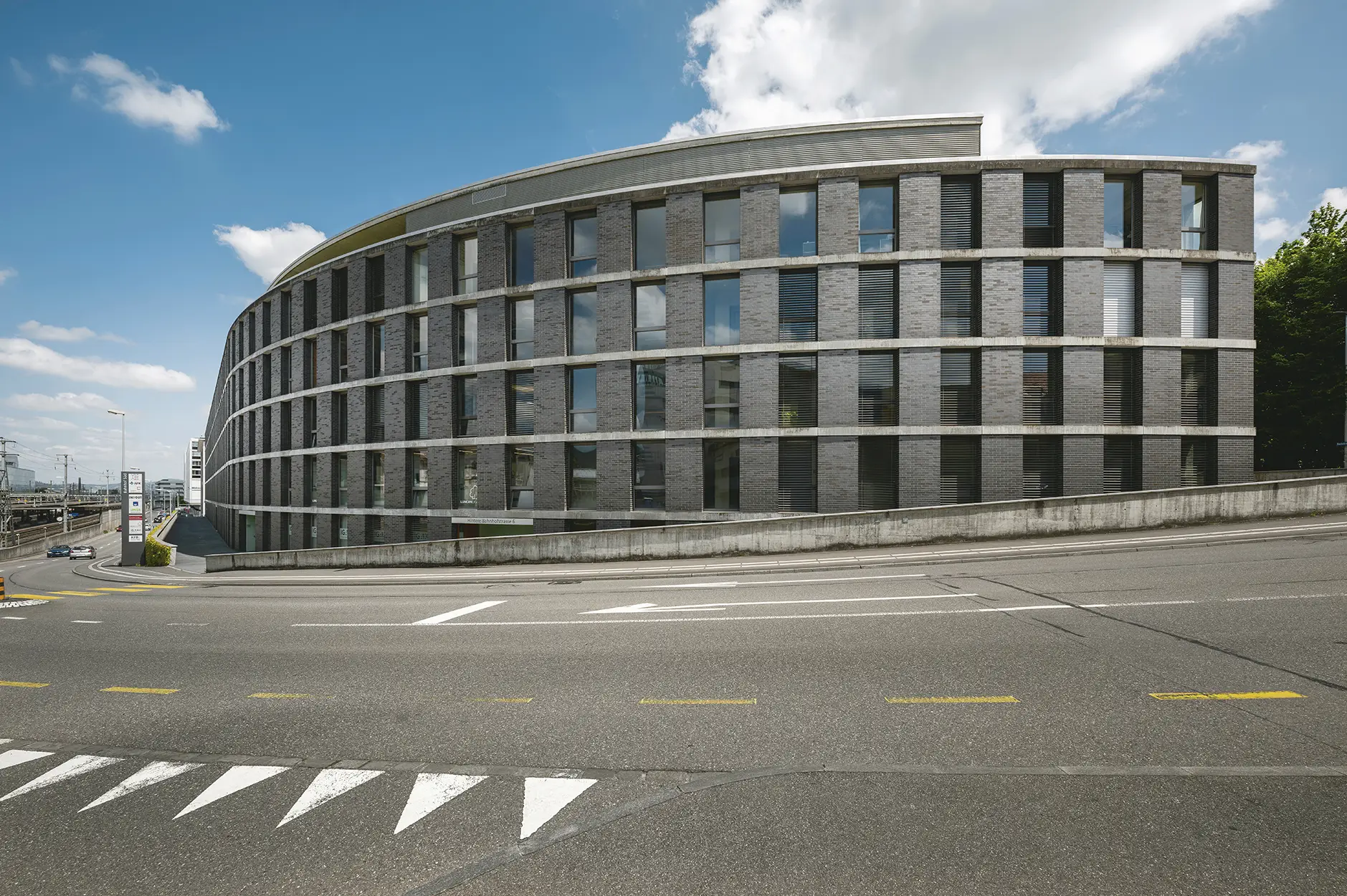 C12 Foto Aussen Hauptsrasse