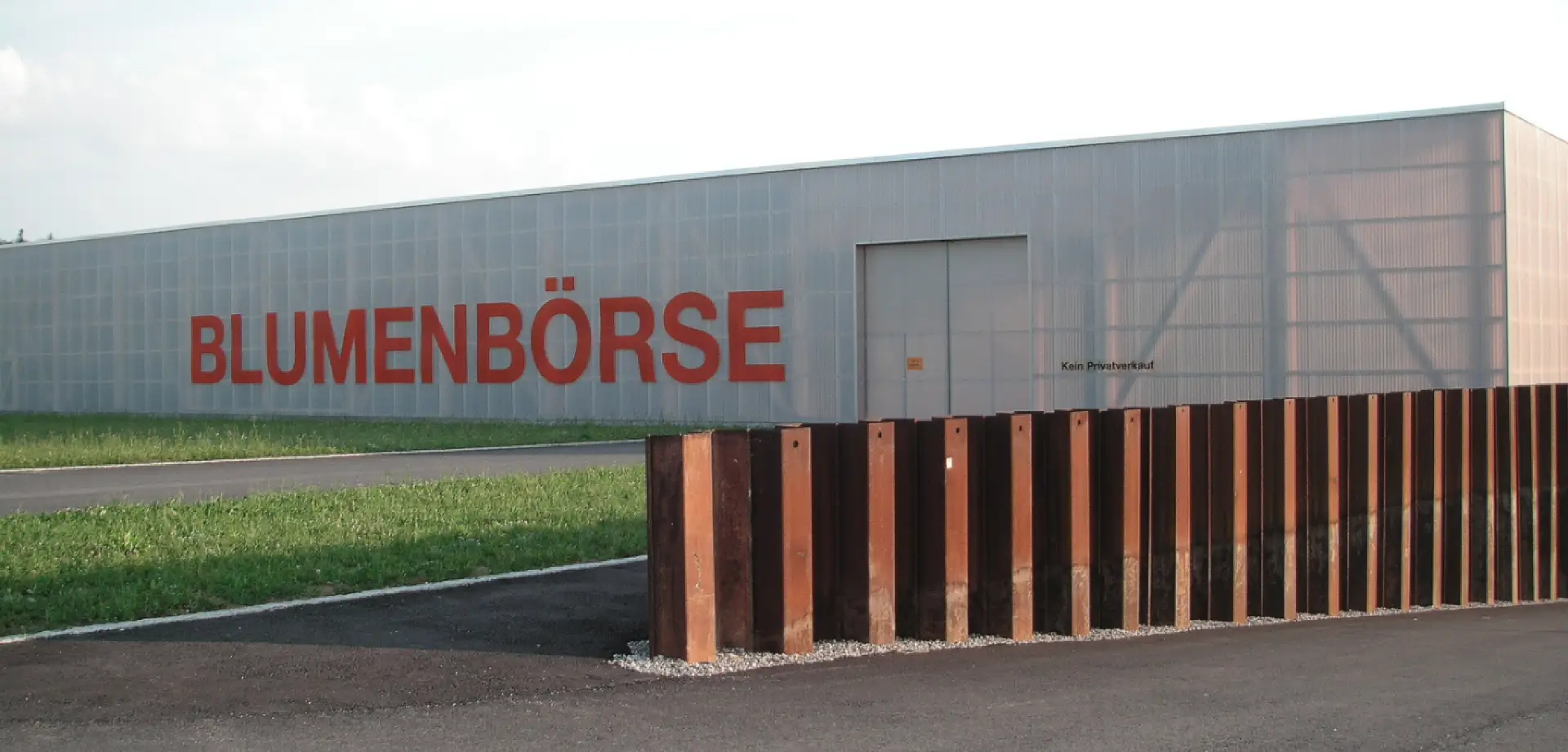 C24 Foto Aussen Westfassade Header