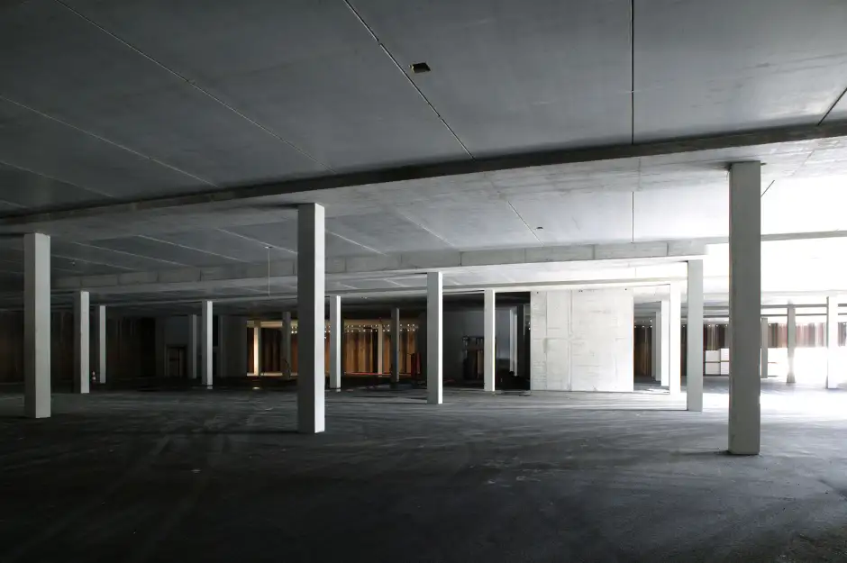 C24 Foto Innen Halle 02