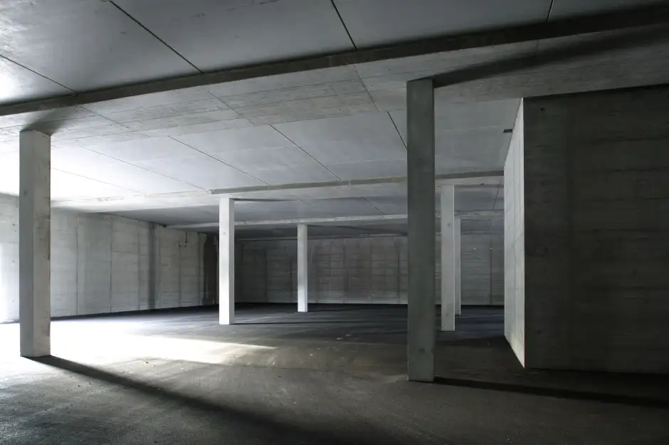 C24 Foto Innen Halle 04