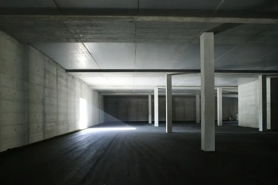 C24 Foto Innen Halle 01