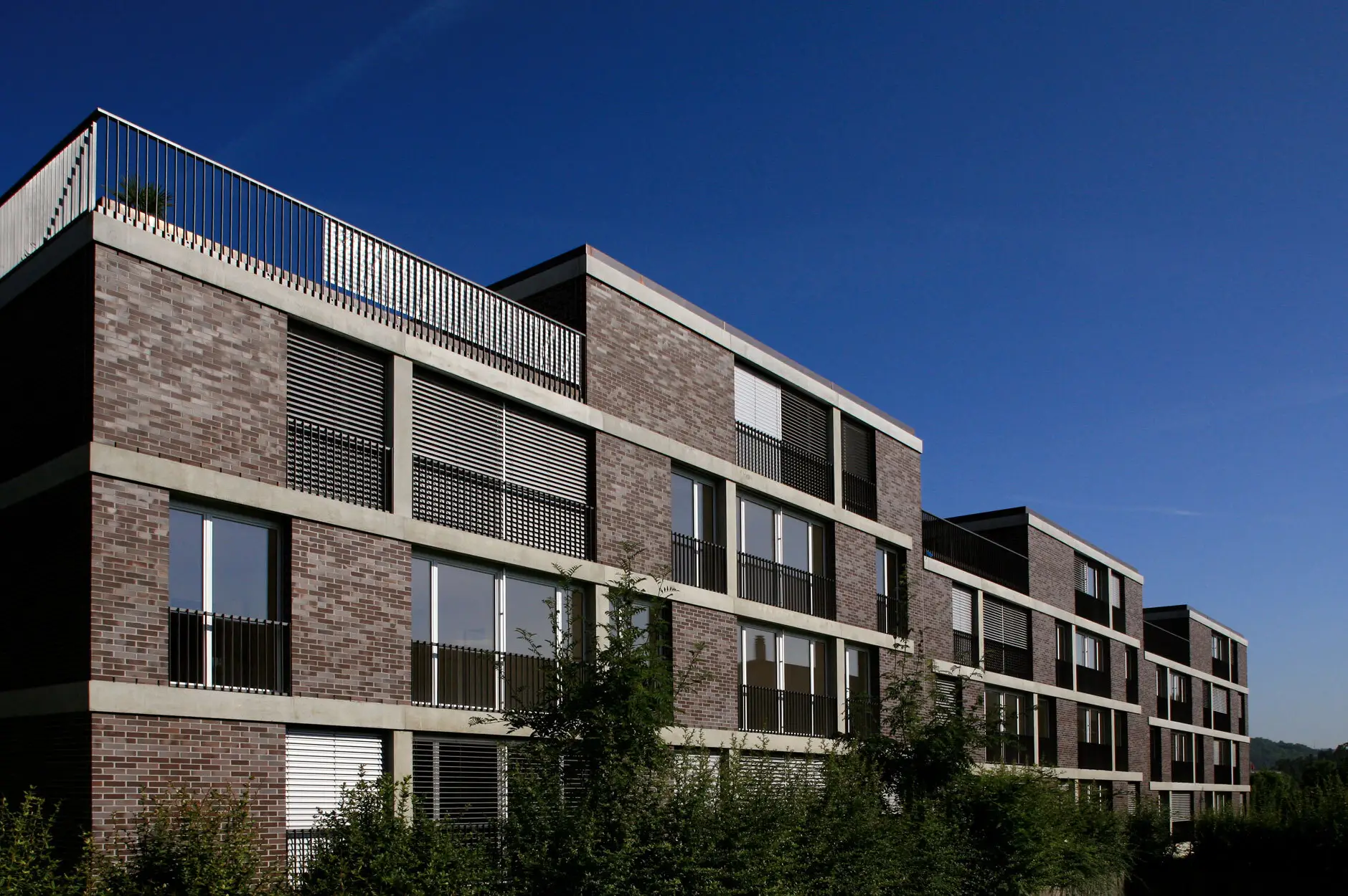 C40 Foto Aussen Strassenfassade 02