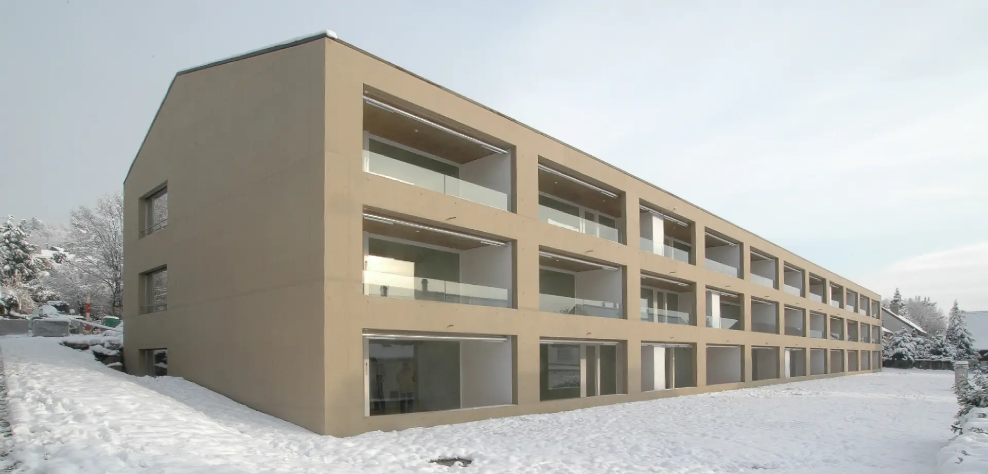 C83 Foto Aussen Suedfassade Balkone Header