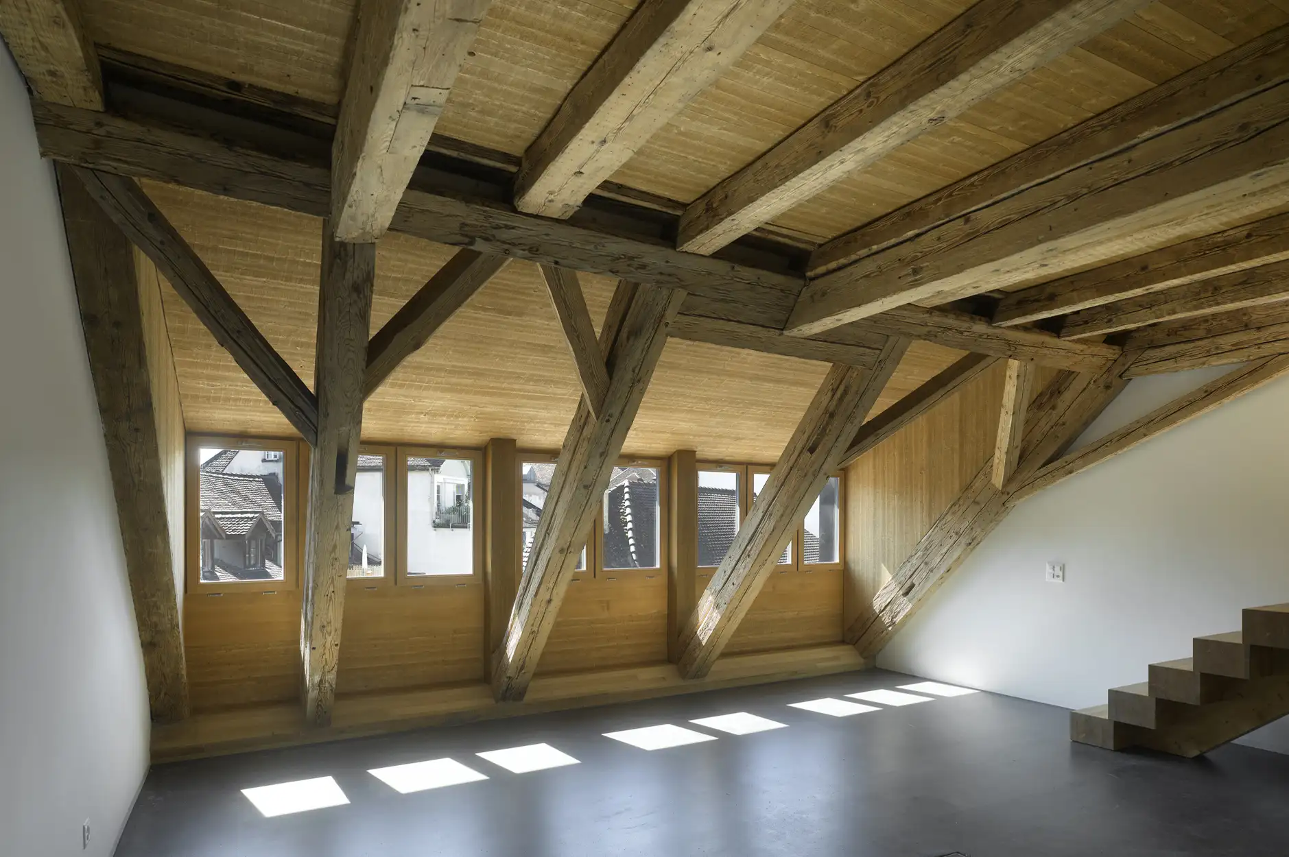 D08 Foto Innen Dachstock 01
