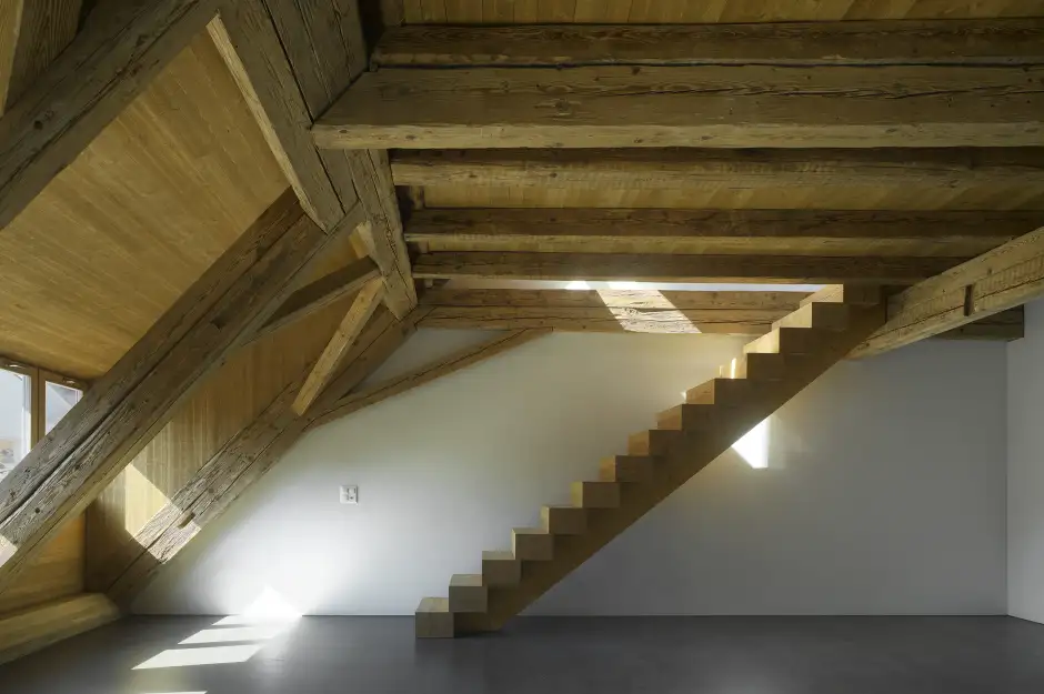 D08 Foto Innen Treppenaufgang