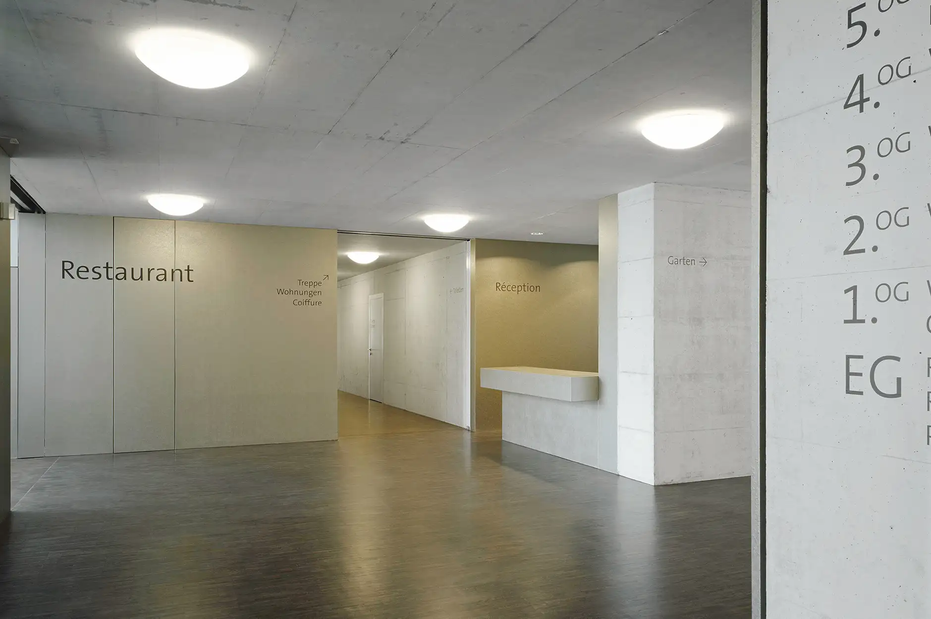 D13 Foto Innen Eingang Restaurant