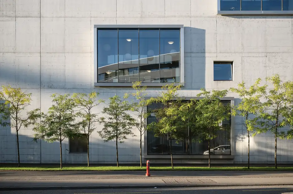 D13 Foto Aussen Strassenfassade Fenster