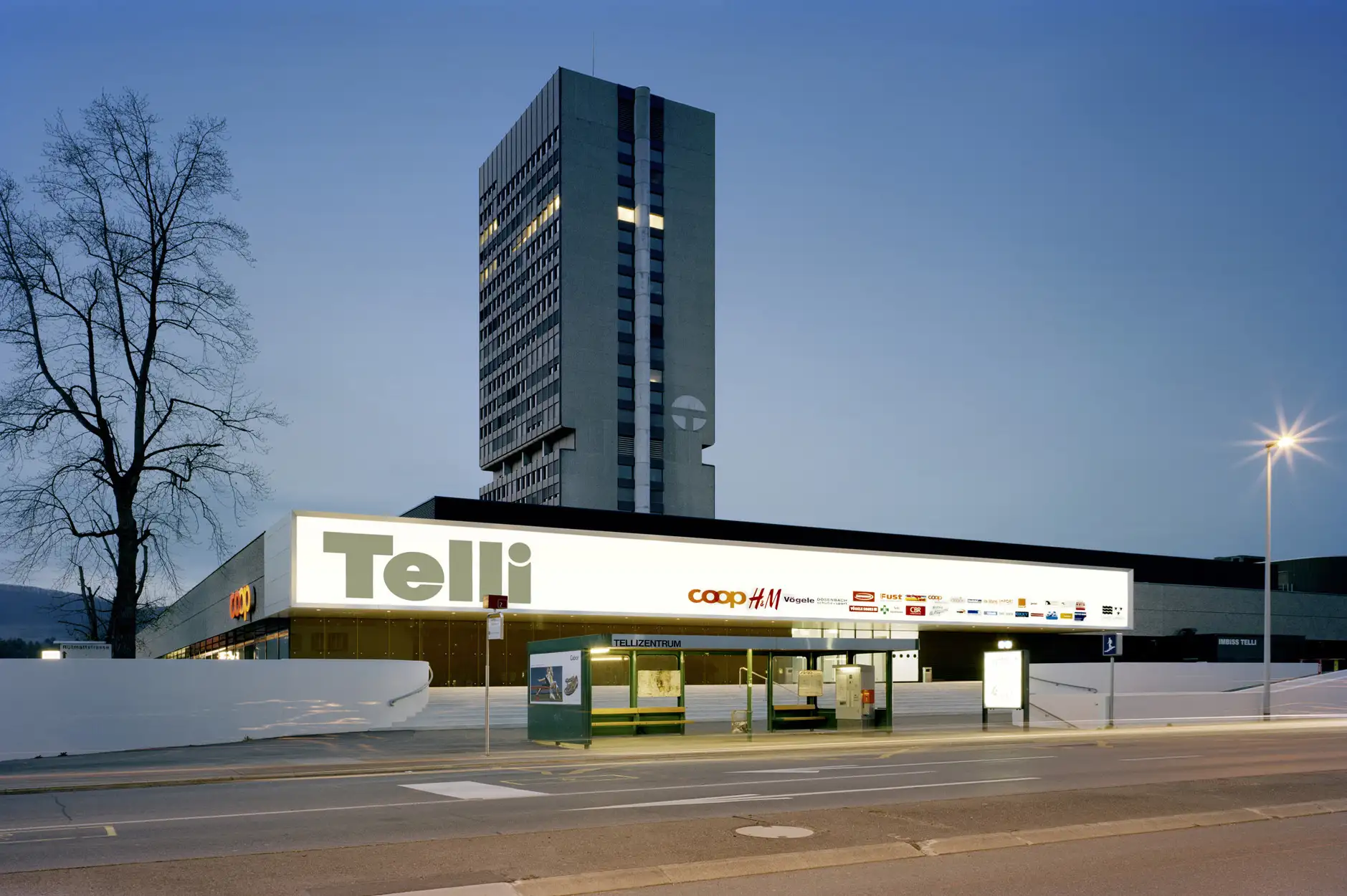 D24 Foto Aussen Haupteingang Süd 01