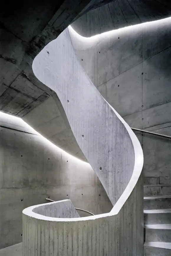 D24 Foto Innen Treppenhaus