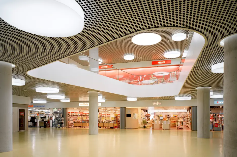 D24 Foto Innen Einkaufszentrum Galerie 01