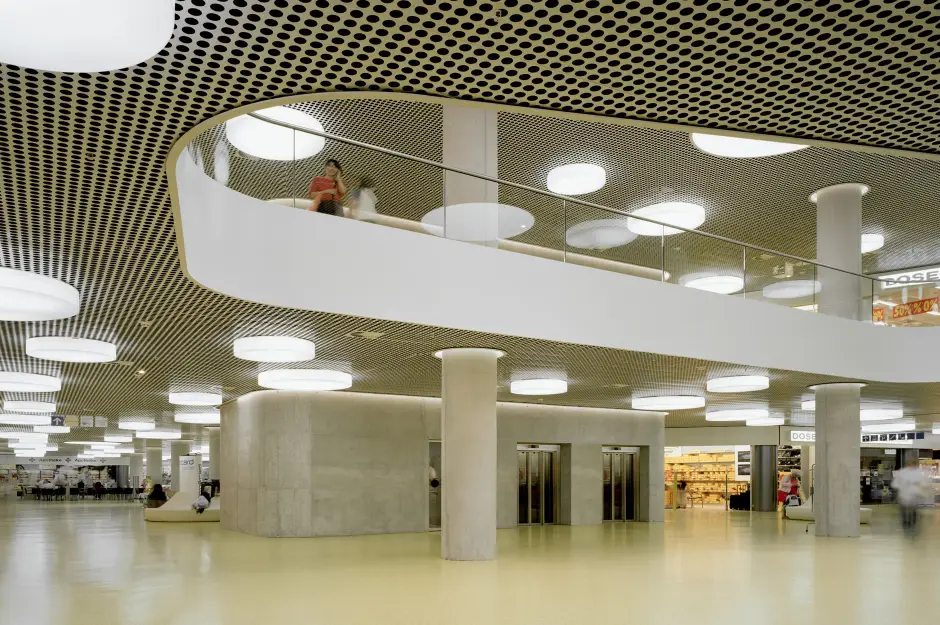 D24 Foto Innen Einkaufszentrum Galerie 02