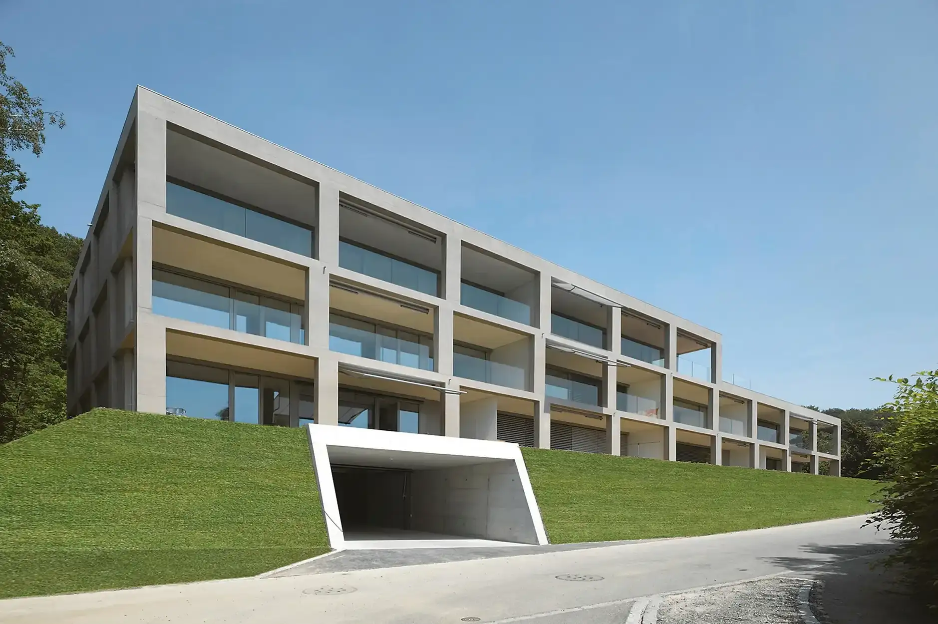 D32 Foto Aussen Gargeneinfahrt 01