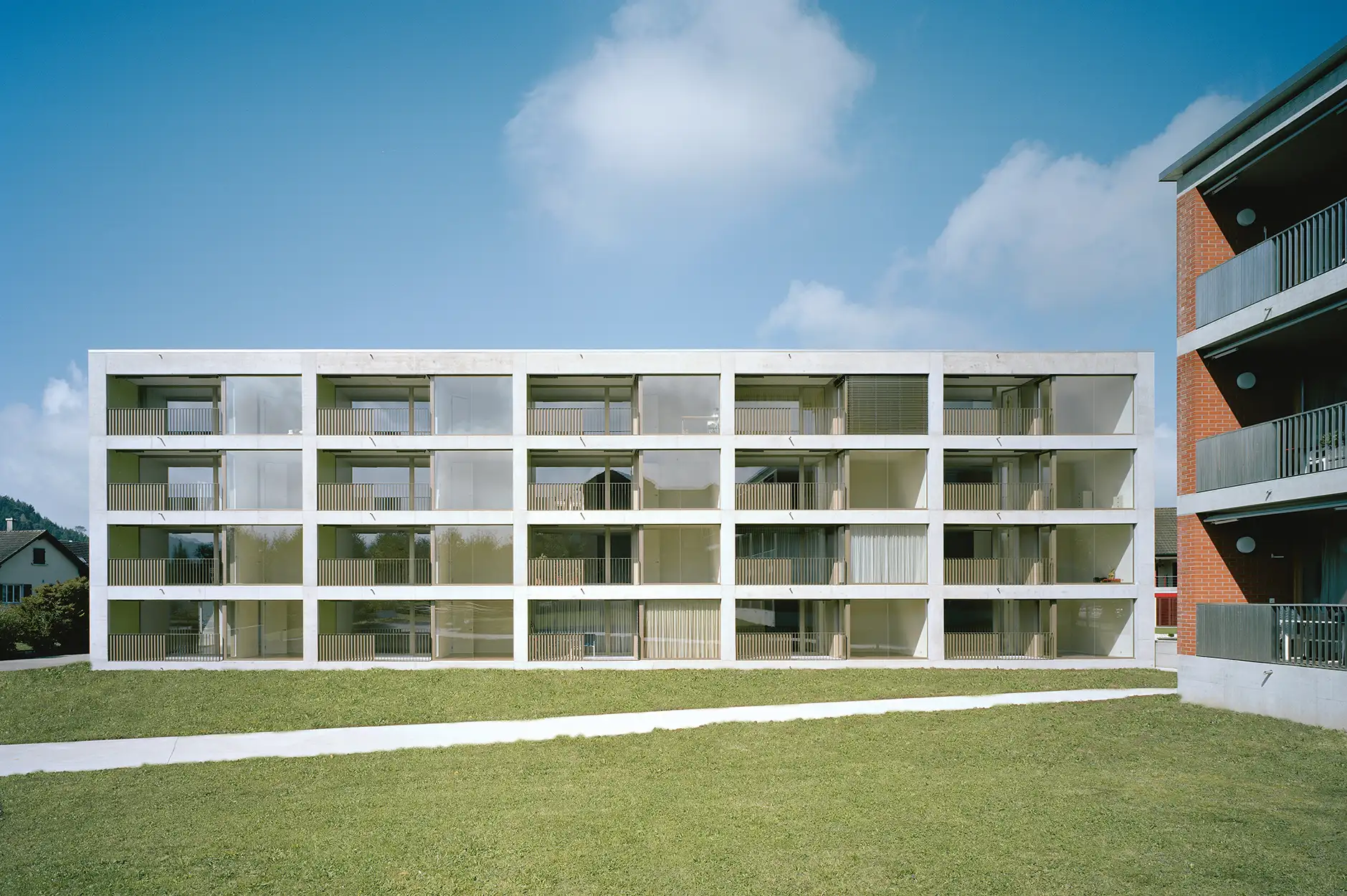 D64 Foto Aussen Garten Balkone Frontal