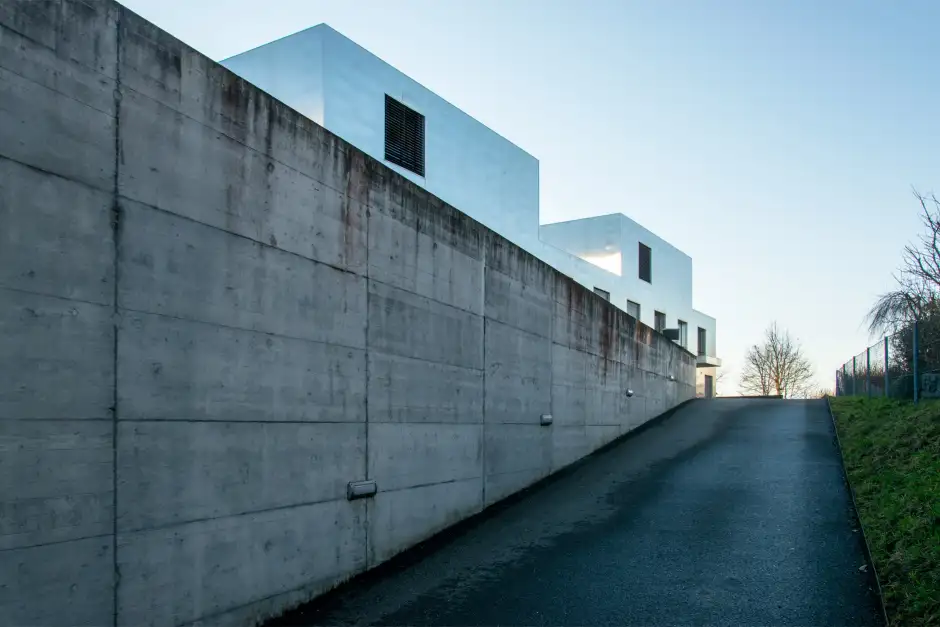 D51 Foto Aussen Garageneinfahrt 02