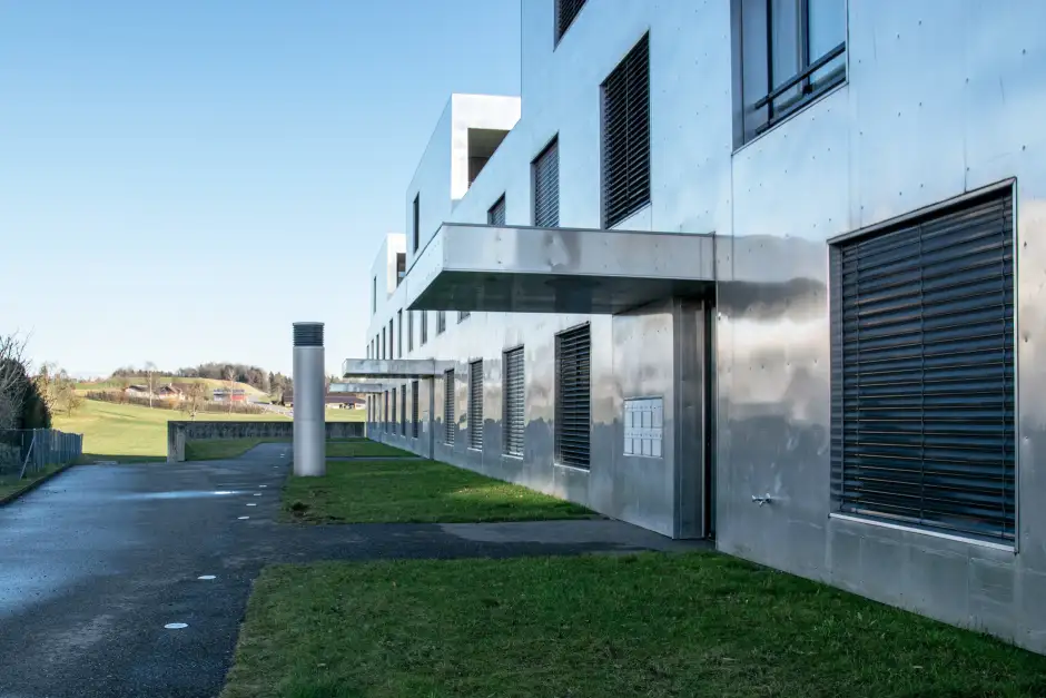 D51 Foto Aussen Nordfassade Eingang 04