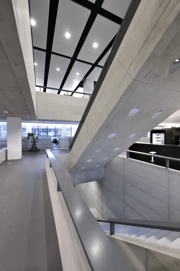 D63 Foto Innen Treppenhaus 01