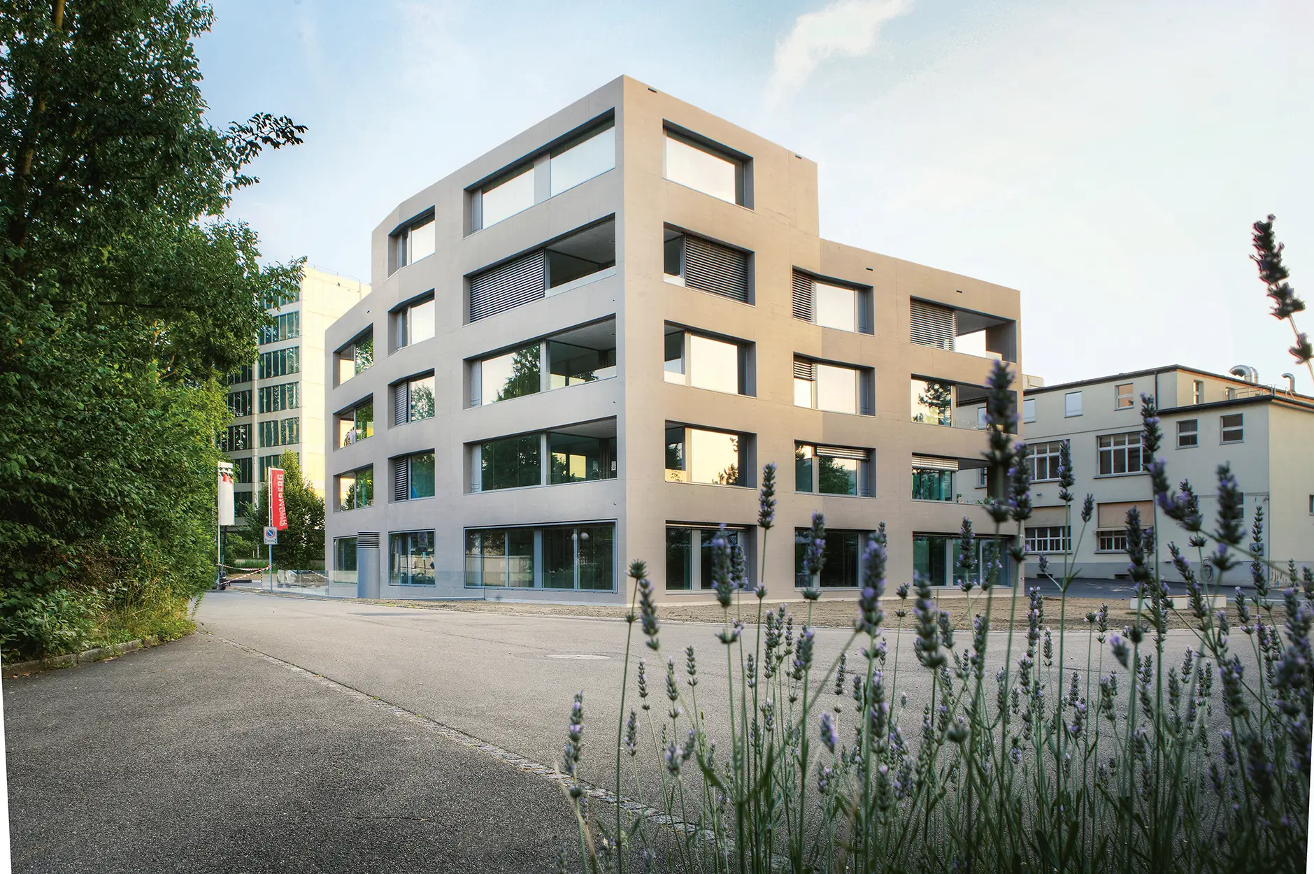 D69 Foto Aussen Strasse
