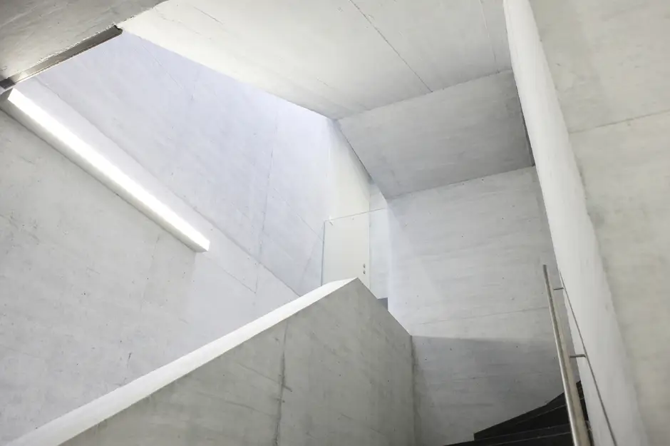 D69 Foto Innen Treppenhaus 02