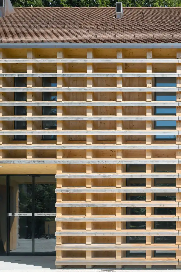 D77 Foto Aussen Fassade Detail Frontal