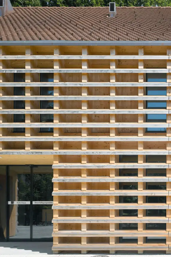 D77 Foto Aussen Fassade Detail Frontal