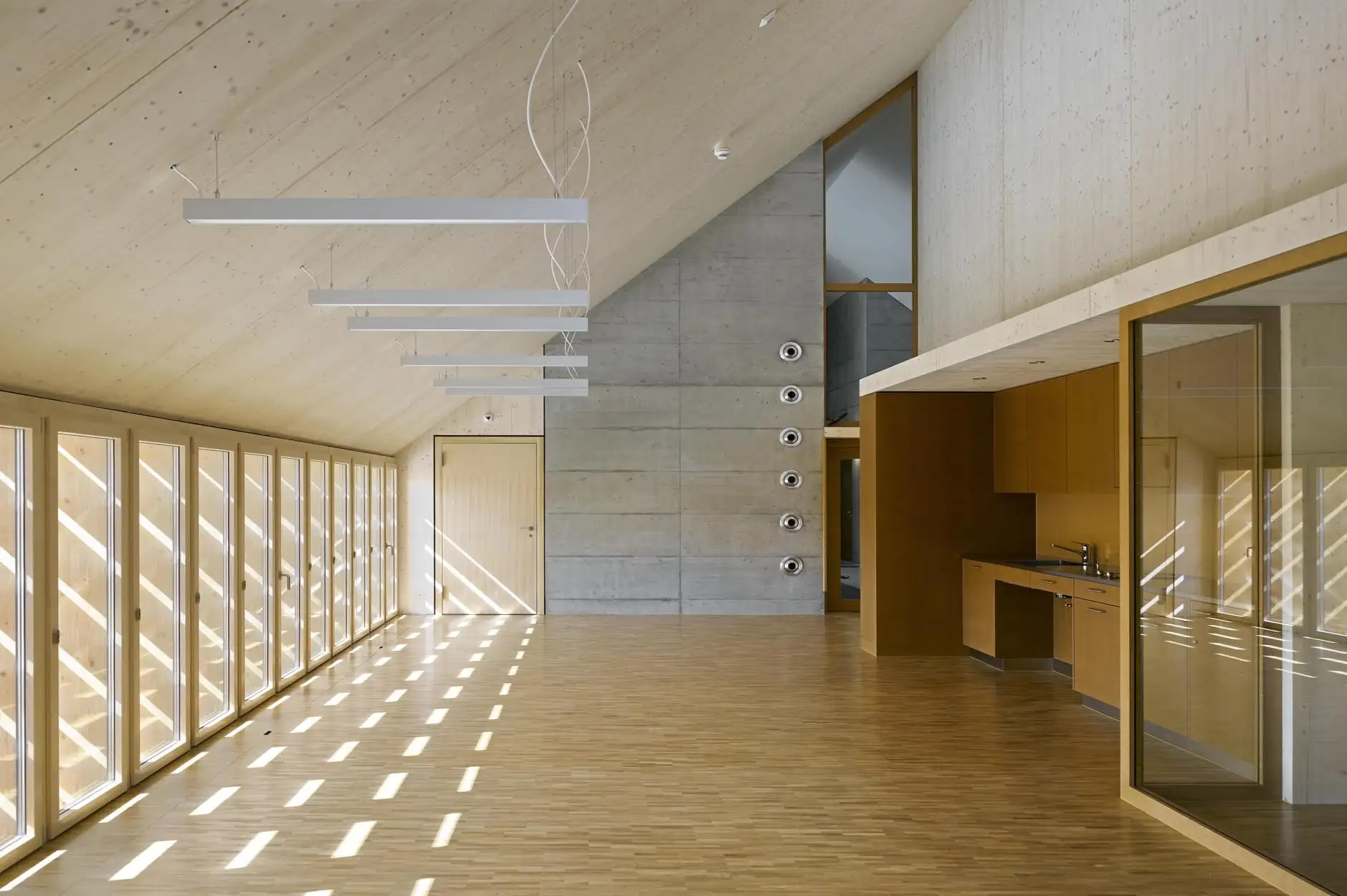 D77 Foto Innen Speisesaal Küche 01