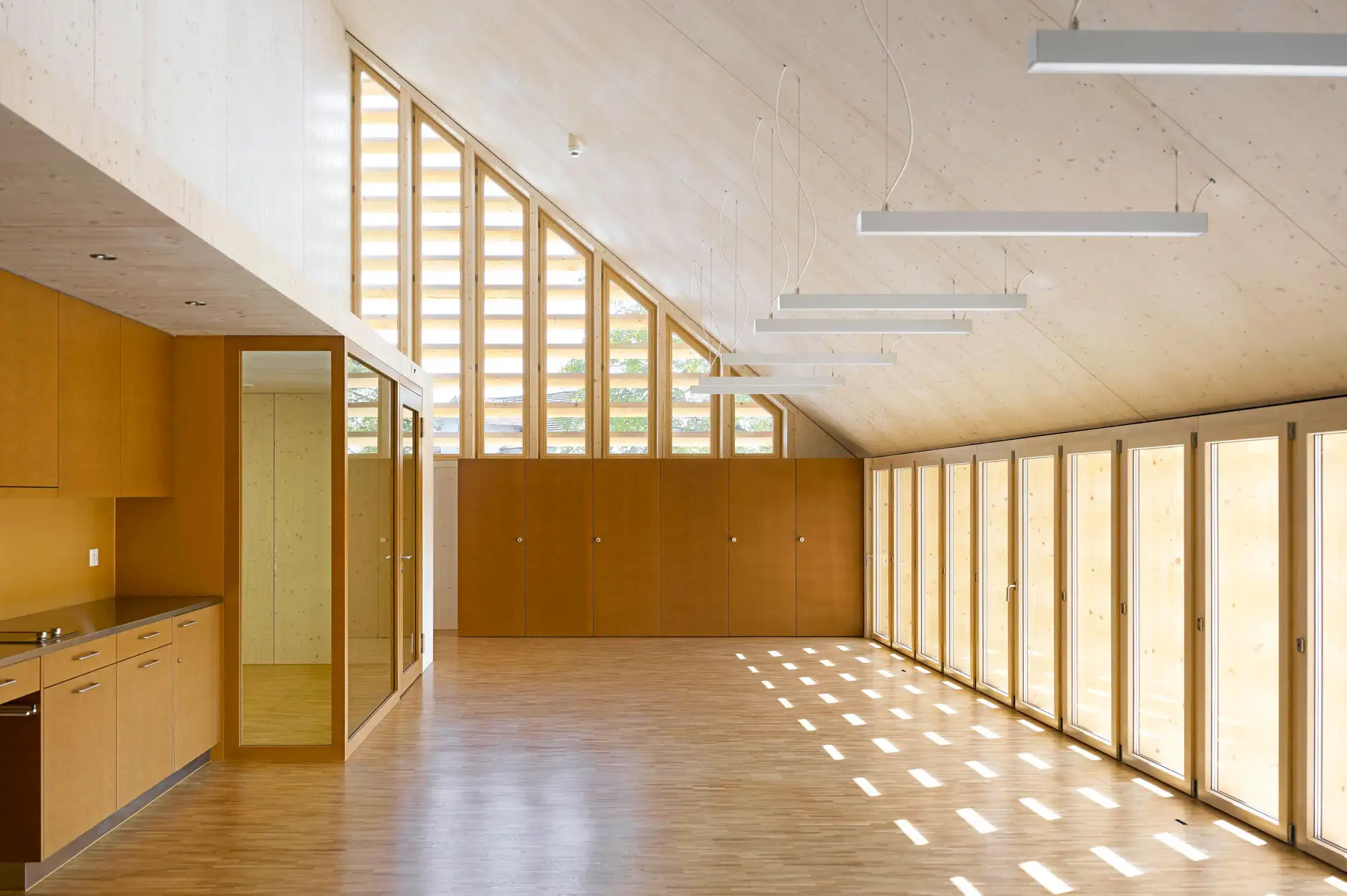 D77 Foto Innen Speisesaal Küche 02