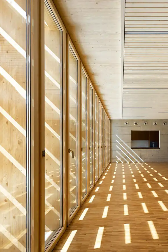 F77 Foto Innen Fensterfront