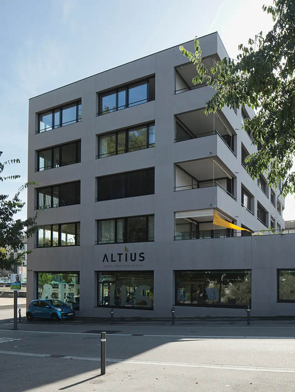 E01 B Foto Aussen Haupteingang