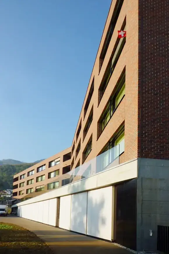 E05 A Foto Aussen Südwestfassade 01