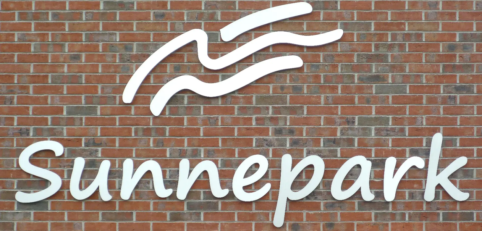 E05 A Foto Aussen Header