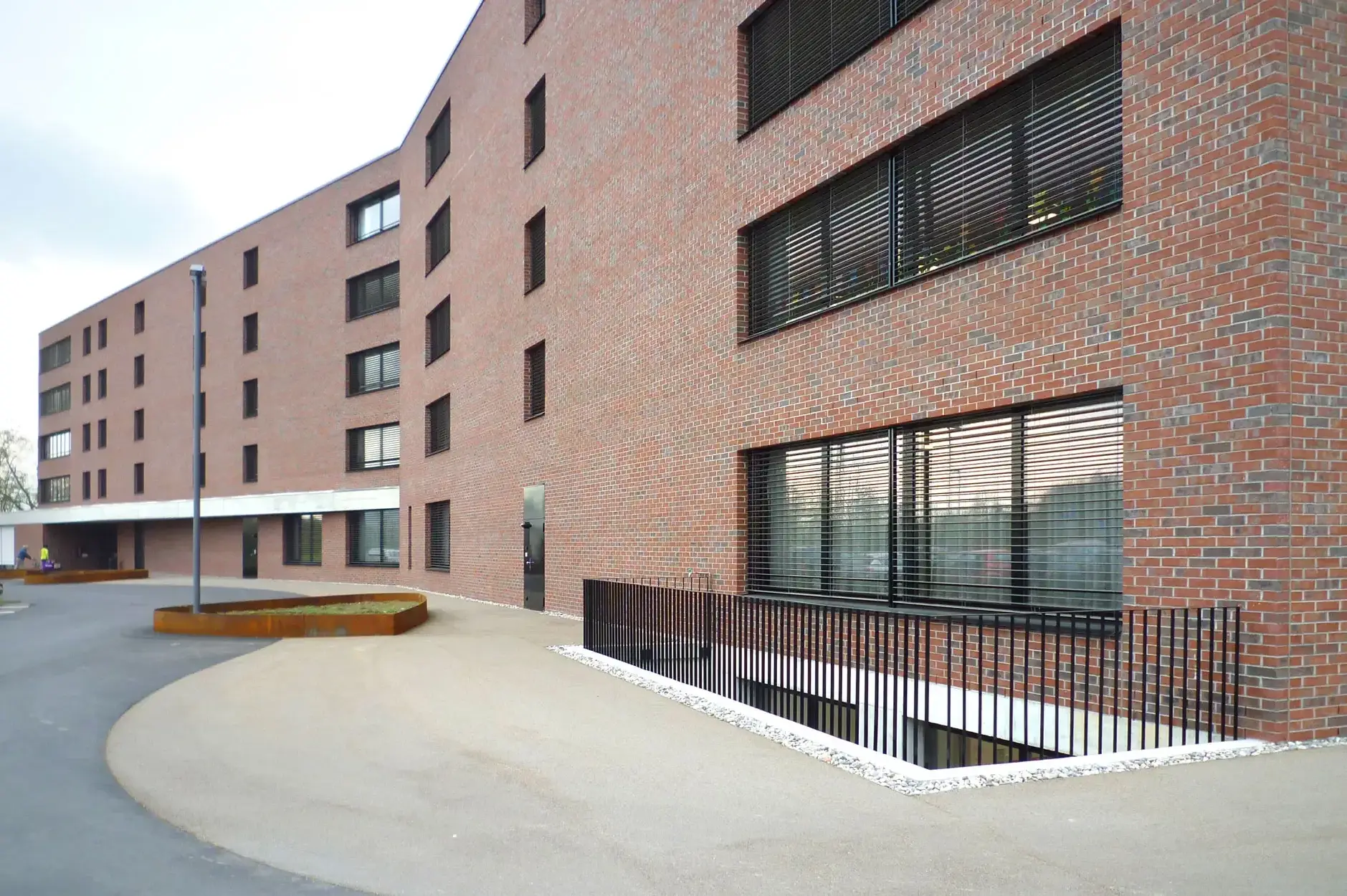 E05 A Foto Aussen Nordostfassade Treppenabgang