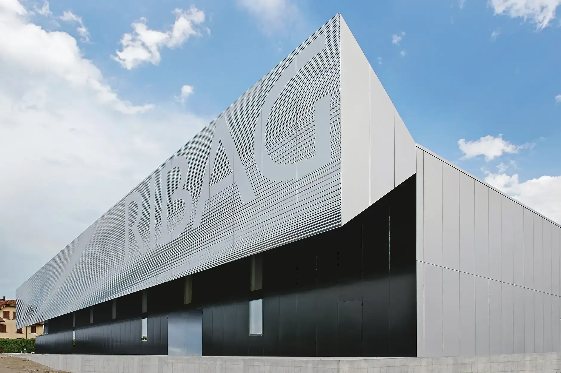 E06 Foto Aussen Vordach