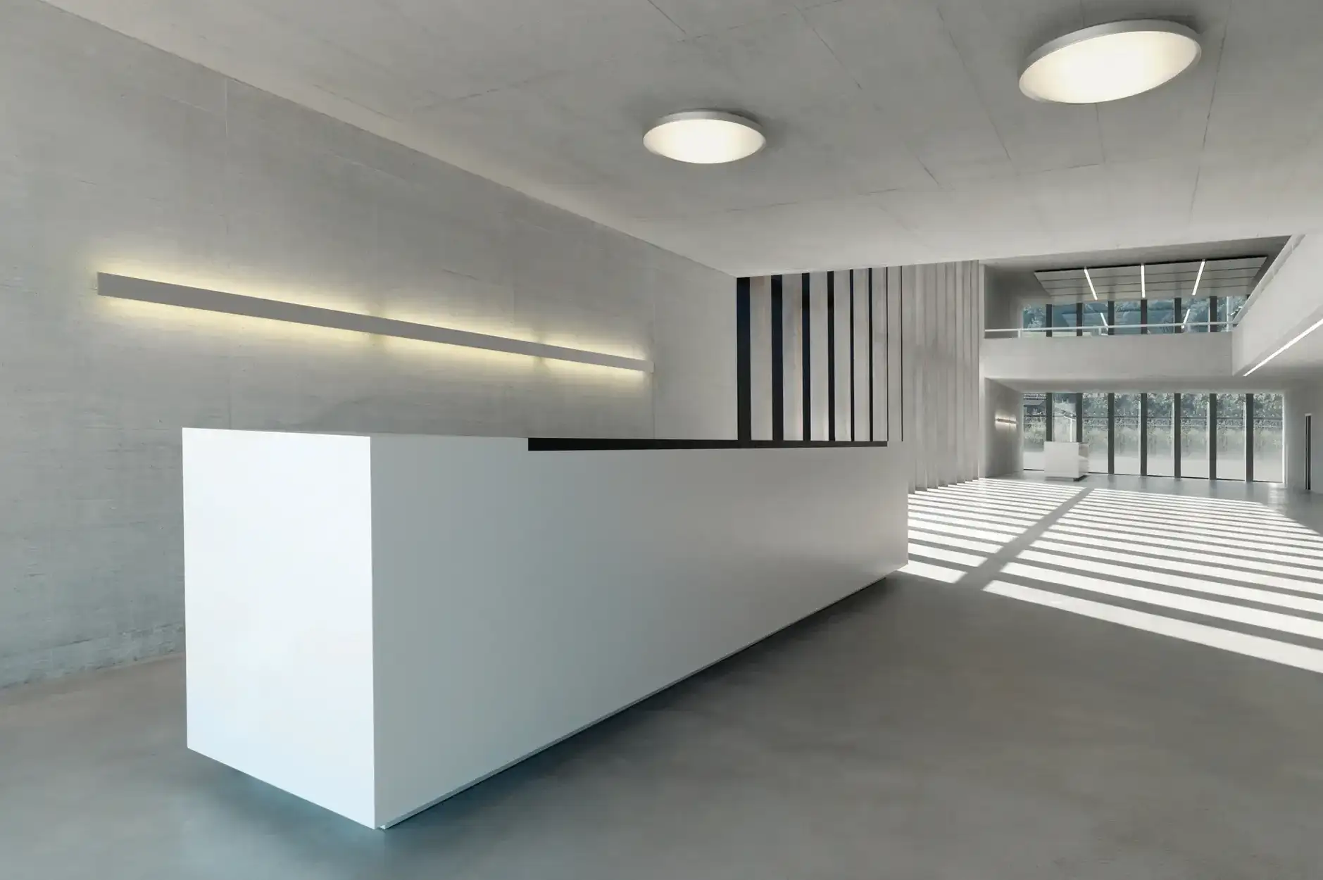 E06 Foto Innen Empfang 01