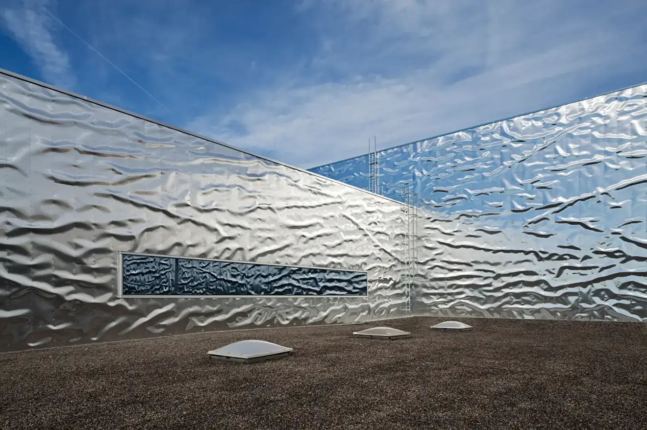 E13 Foto Aussen Dach Nordostfassade 03