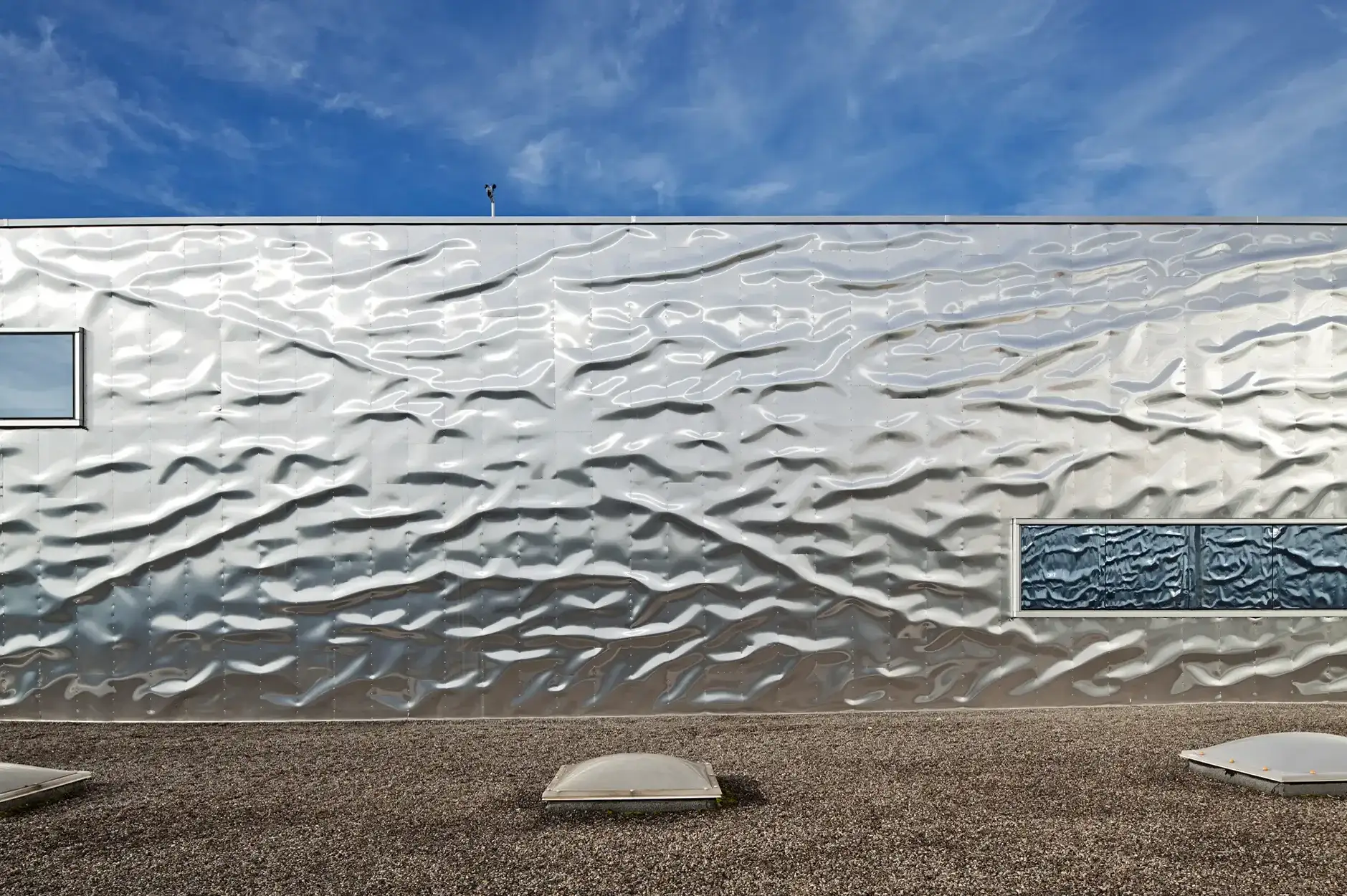 E13 Foto Aussen Dach Nordostfassade 02