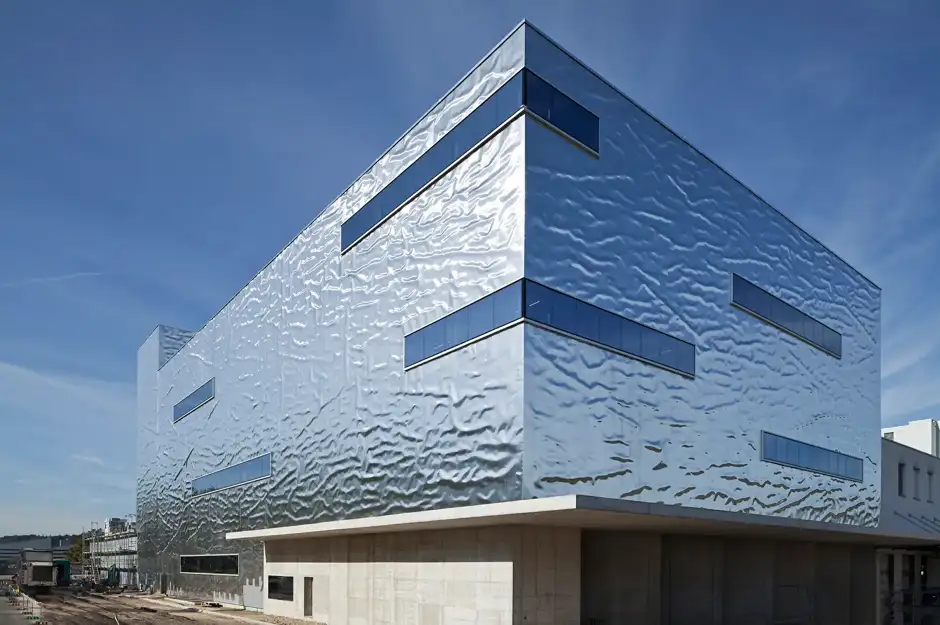 E13 Foto Aussen Südostfassade 01