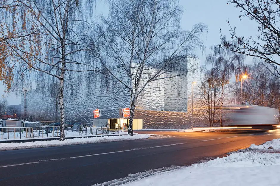 E13 Foto Aussen Südwestfassade 01