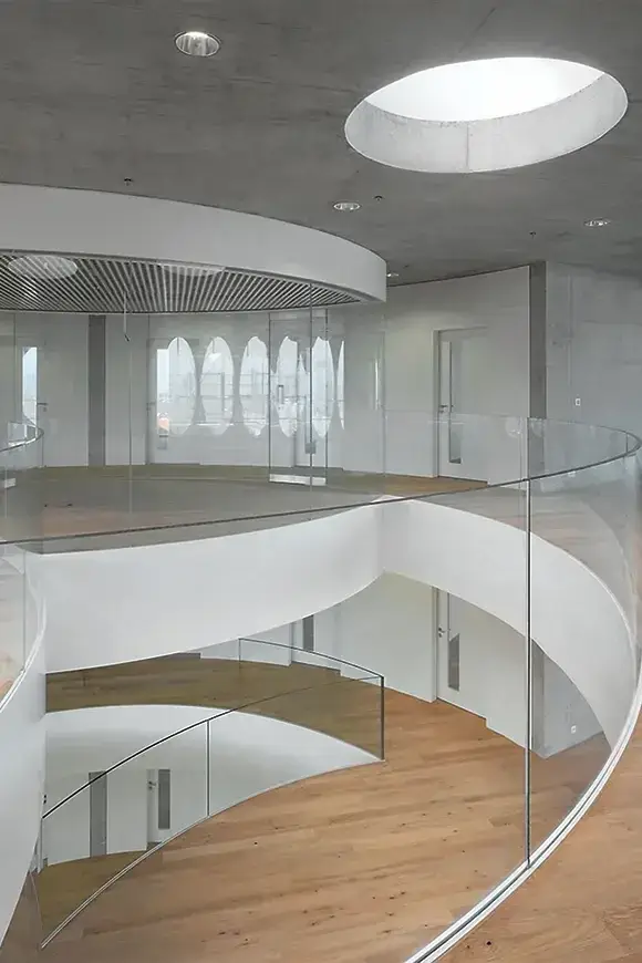 E19 Foto Innen Atrium Oberlicht