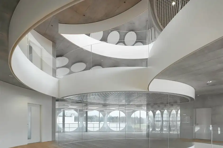 E19 Foto Innen Atrium 02